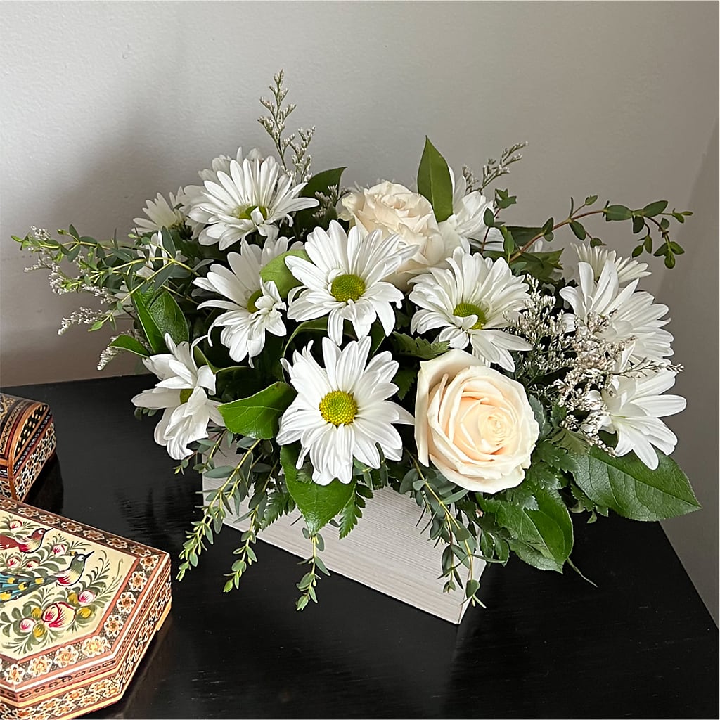 Fresh Linen Box Bouquet – Genoveva Rodriguez Flower Shop, San Benito TX