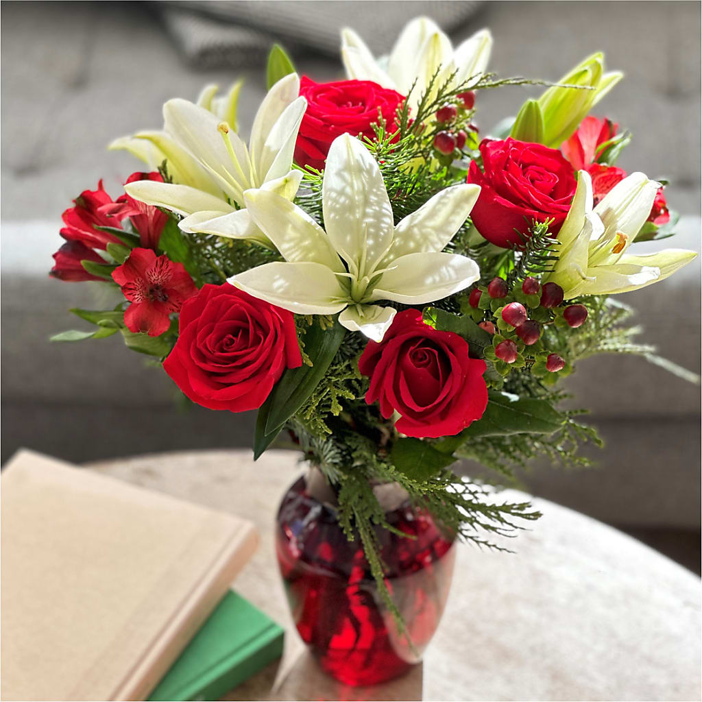 Evergreen Delight Bouquet – Genoveva Rodriguez Flower Shop, San Benito TX