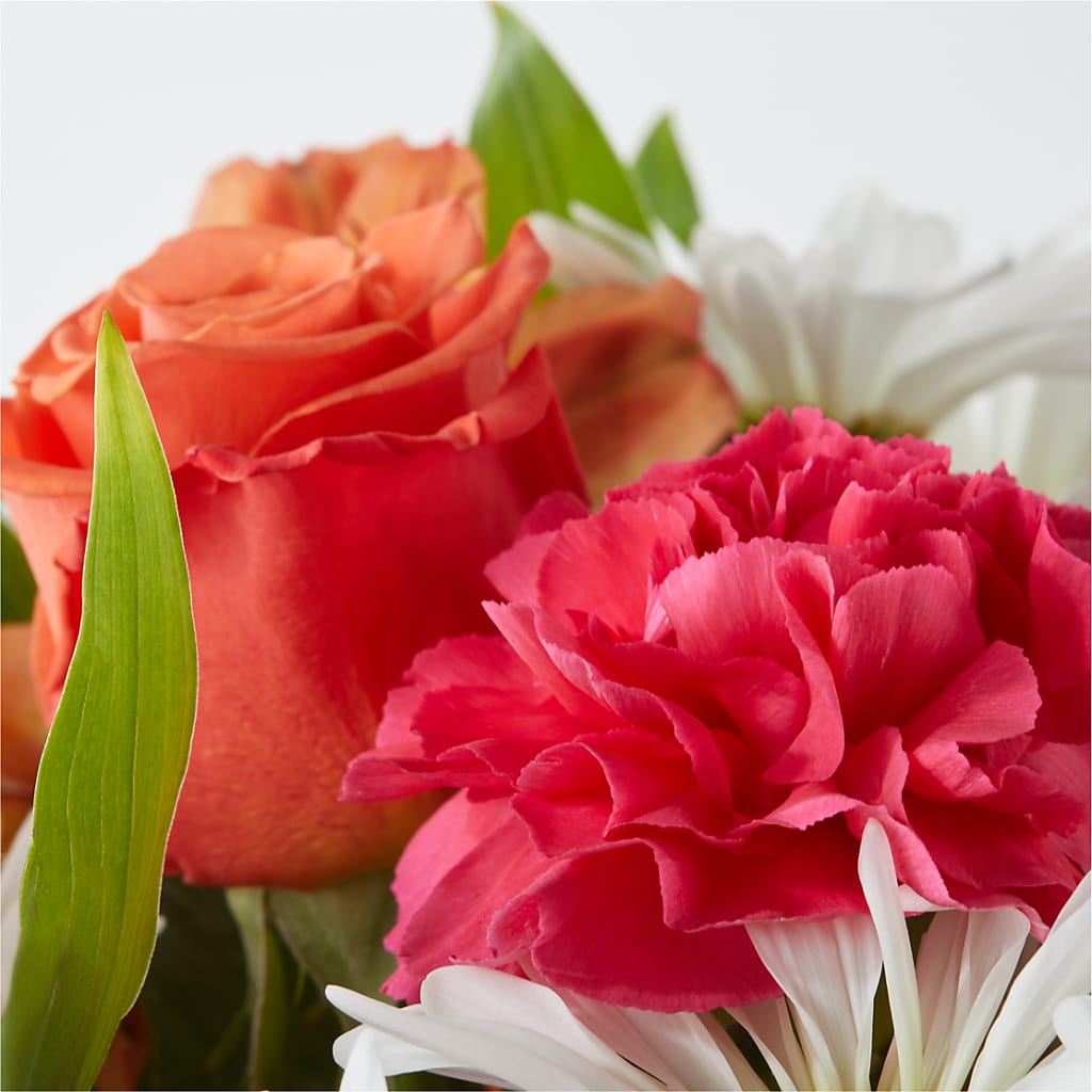 Oopsie Daisy Bouquet –  Genoveva Rodriguez Flower Shop, San Benito TX