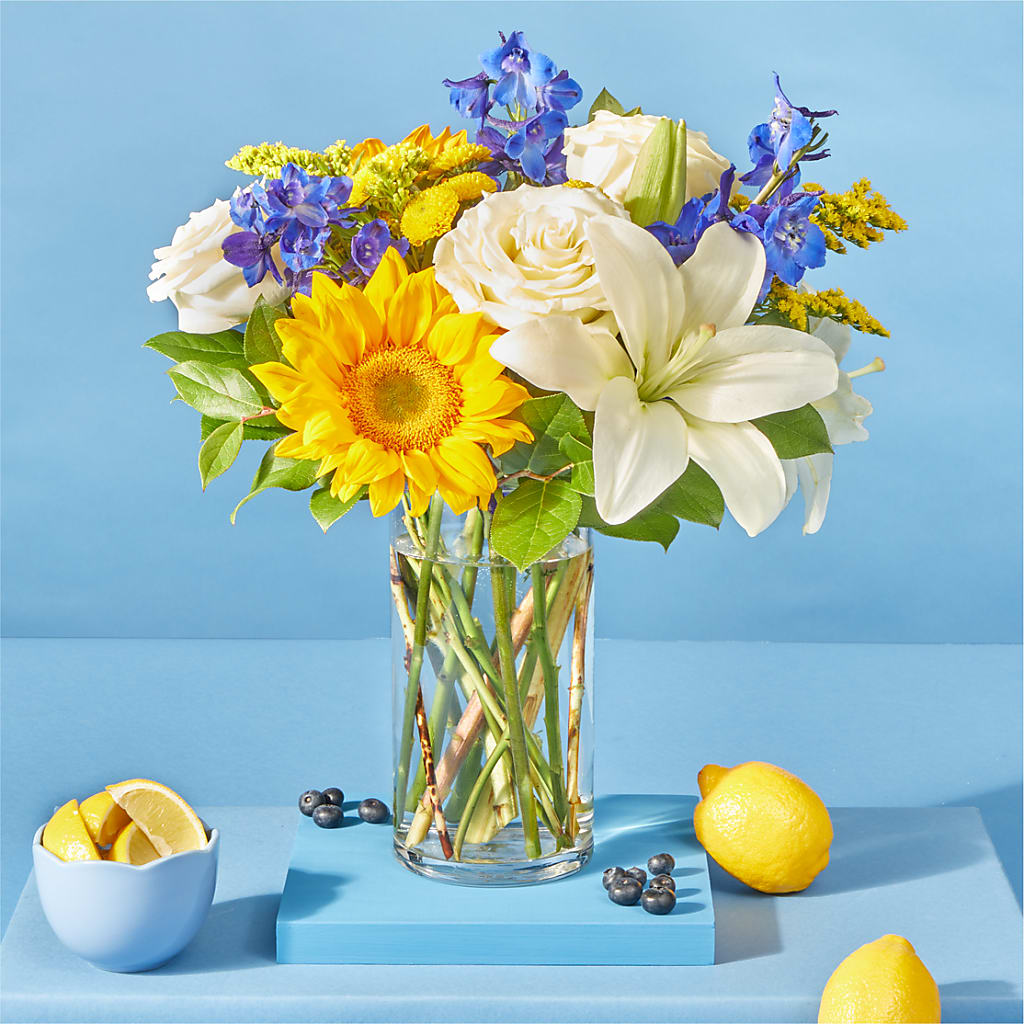 Stargazing Bouquet –  Genoveva Rodriguez Flower Shop, San Benito TX