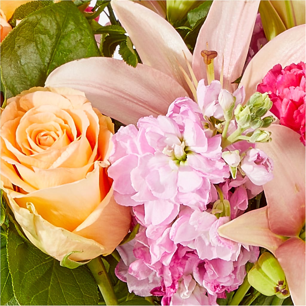 Bisous Bouquet –  Genoveva Rodriguez Flower Shop, San Benito TX